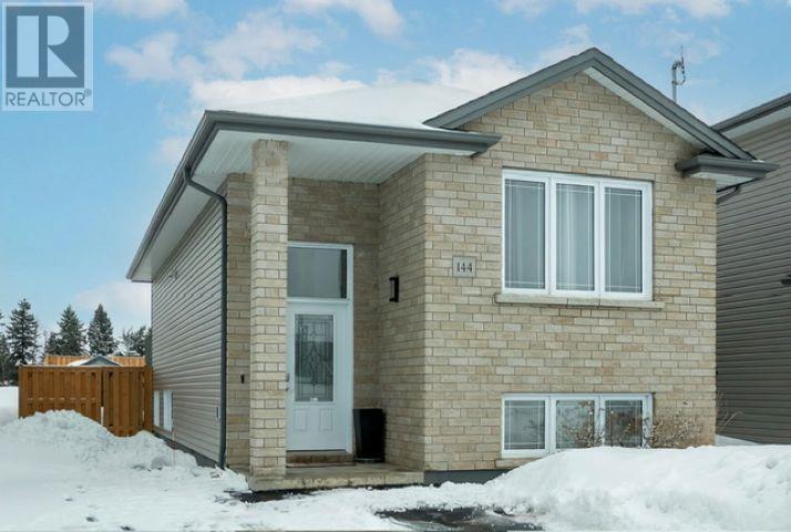 144 Cougar Crescent, Thunder Bay, Ontario