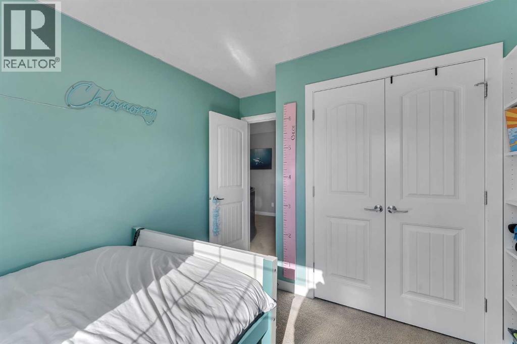 140 Rainbow Falls Heath, Chestermere, Alberta  T1X 0S7 - Photo 34 - A2299687