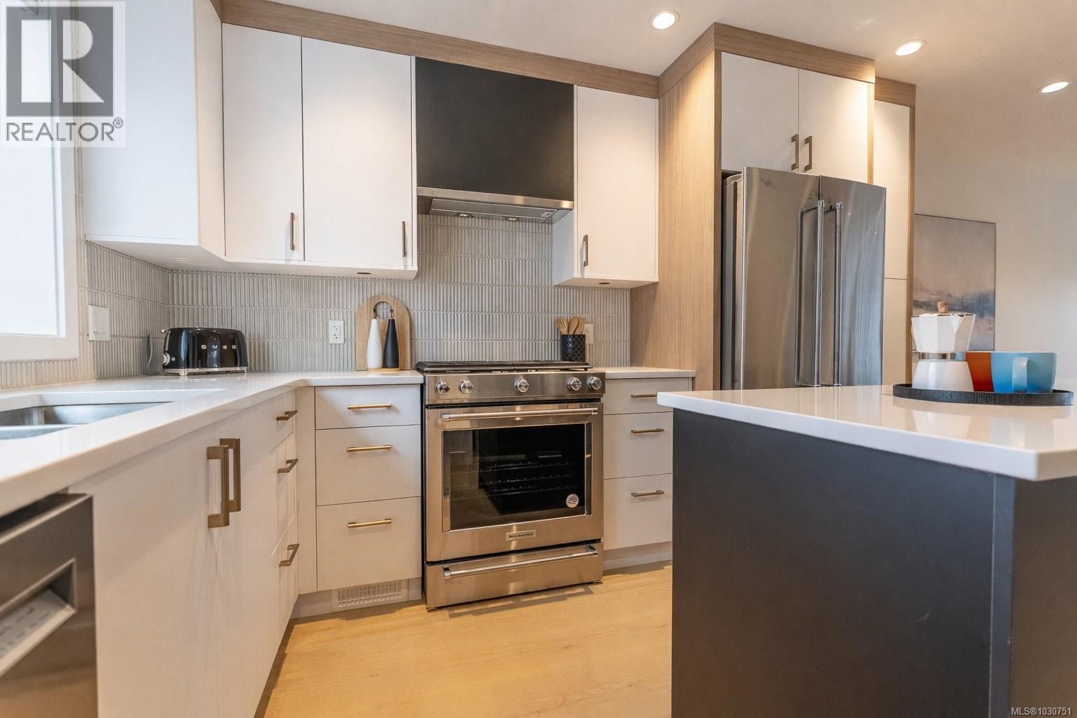 U10 3907 Cedar Hill Rd, Saanich, British Columbia  V8P 3Z8 - Photo 10 - 1030751