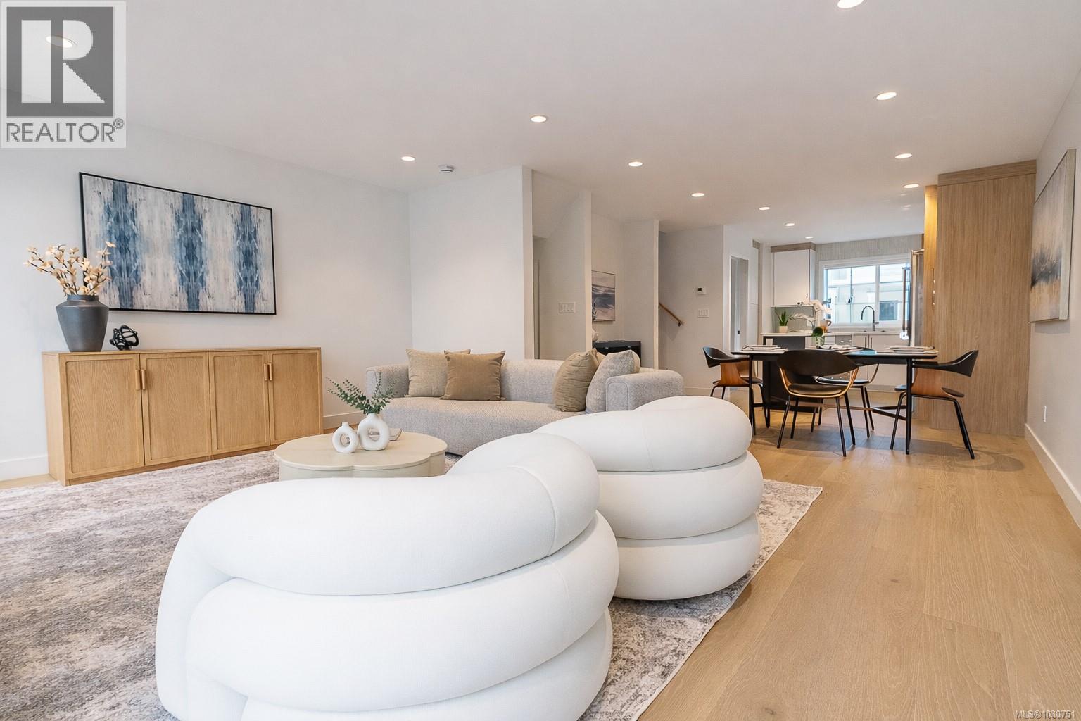 U10 3907 Cedar Hill Rd, Saanich, British Columbia  V8P 3Z8 - Photo 2 - 1030751