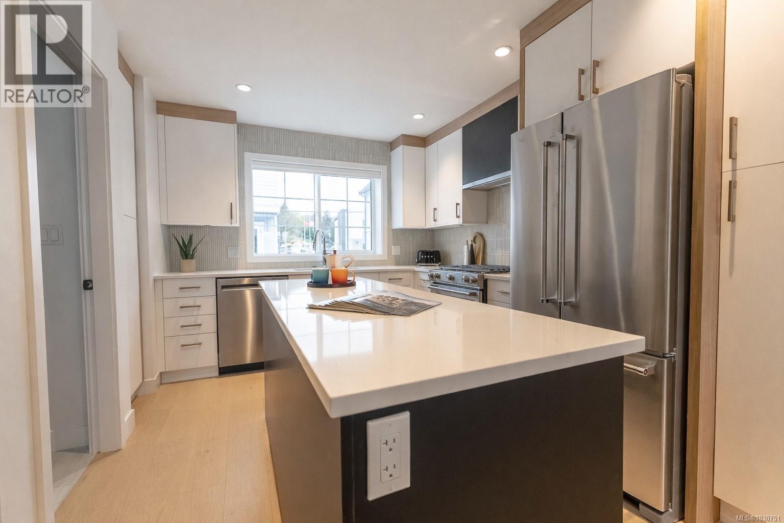 U10 3907 Cedar Hill Rd, Saanich, British Columbia  V8P 3Z8 - Photo 9 - 1030751