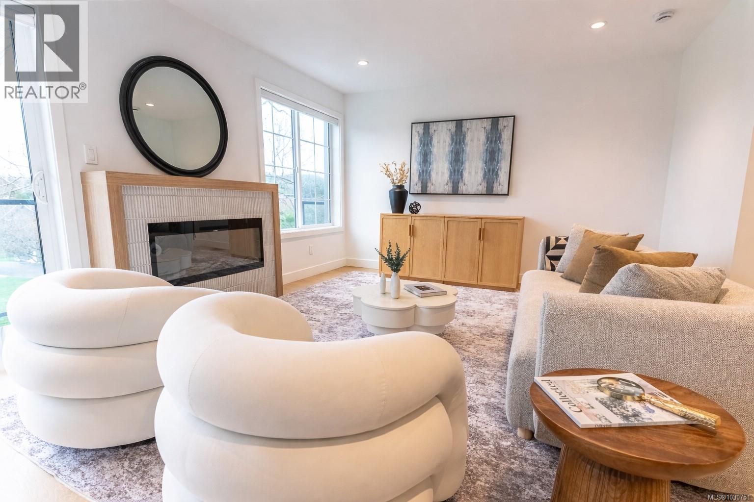 U10 3907 Cedar Hill Rd, Saanich, British Columbia  V8P 3Z8 - Photo 3 - 1030751