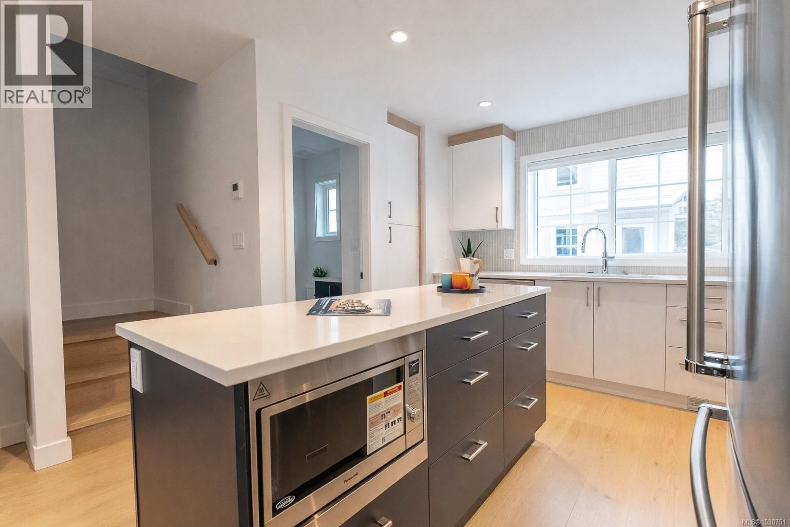 U10 3907 Cedar Hill Rd, Saanich, British Columbia  V8P 3Z8 - Photo 8 - 1030751