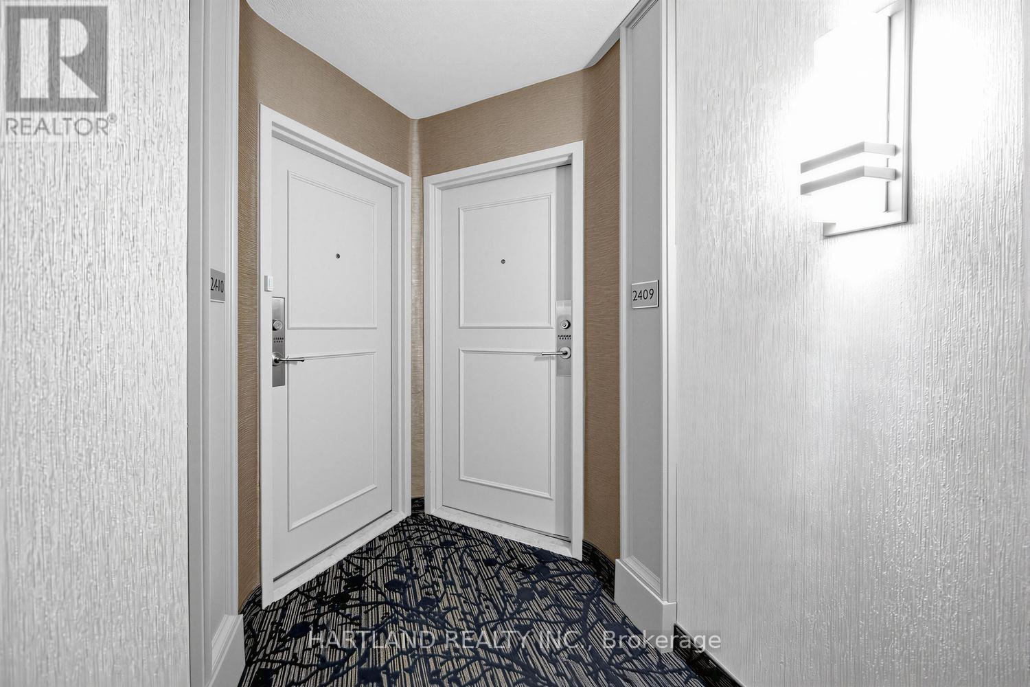 2409 - 1333 Bloor Street, Mississauga, Ontario  L4Y 3T6 - Photo 2 - W13002876