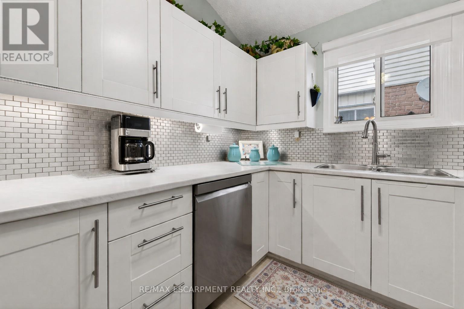 23 Juliebeth Drive, Hamilton, Ontario  L9B 2N6 - Photo 6 - X13002844