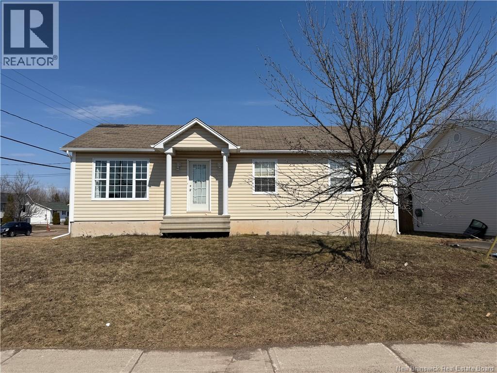 333 Twin Oaks, Moncton, New Brunswick  E1G 4W7 - Photo 1 - NB136696