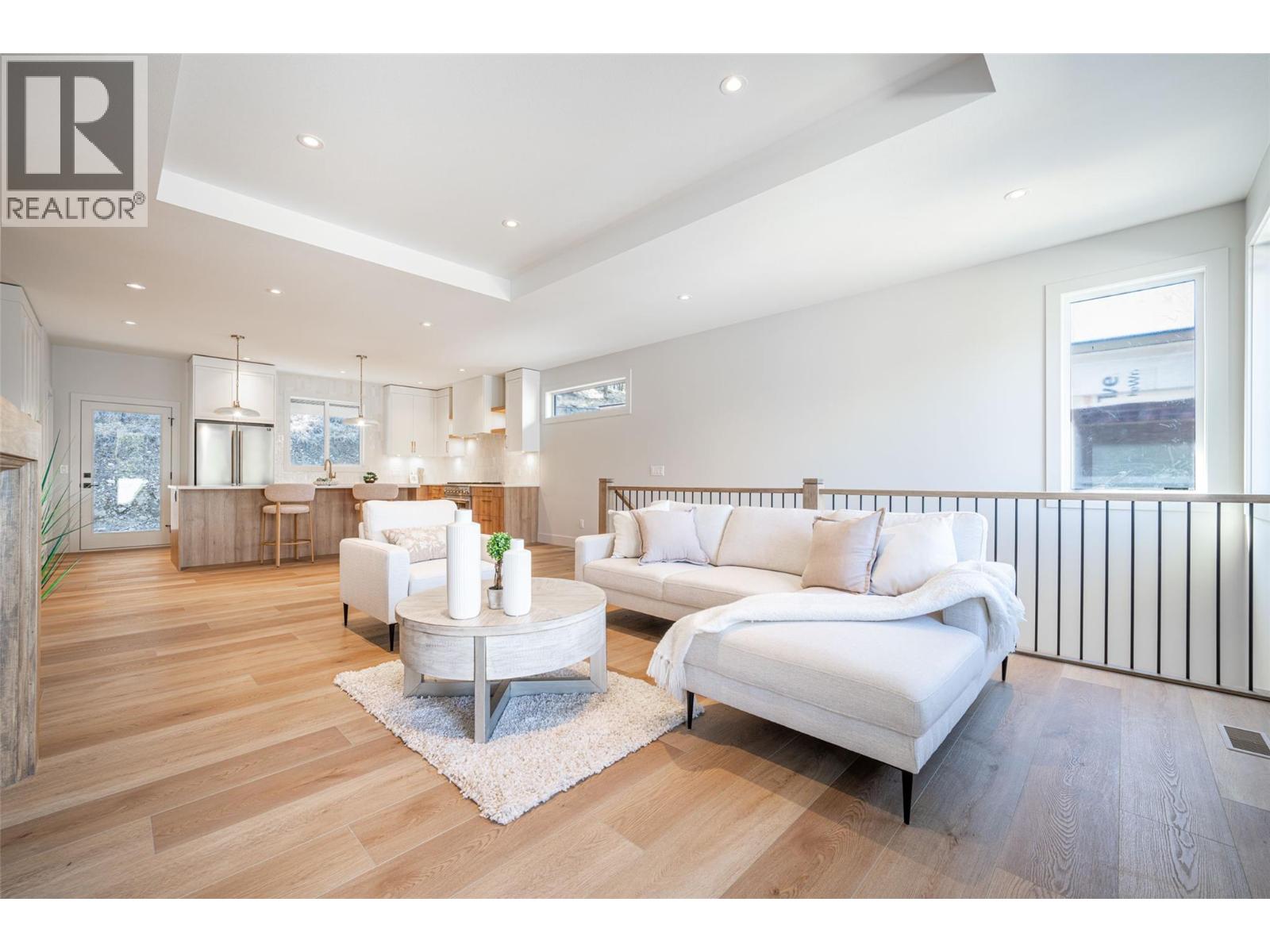 2079 Cortina Drive, Kelowna, British Columbia  V1P 0B2 - Photo 4 - 10381629