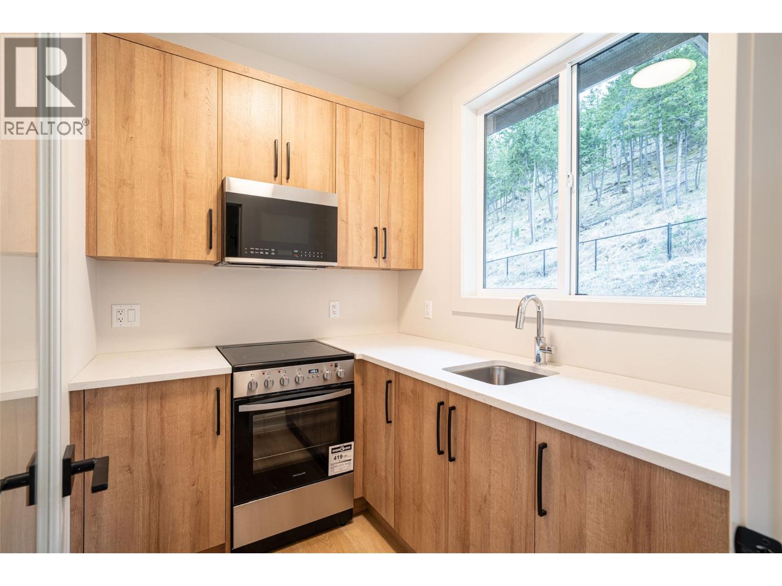 2079 Cortina Drive, Kelowna, British Columbia  V1P 0B2 - Photo 15 - 10381629