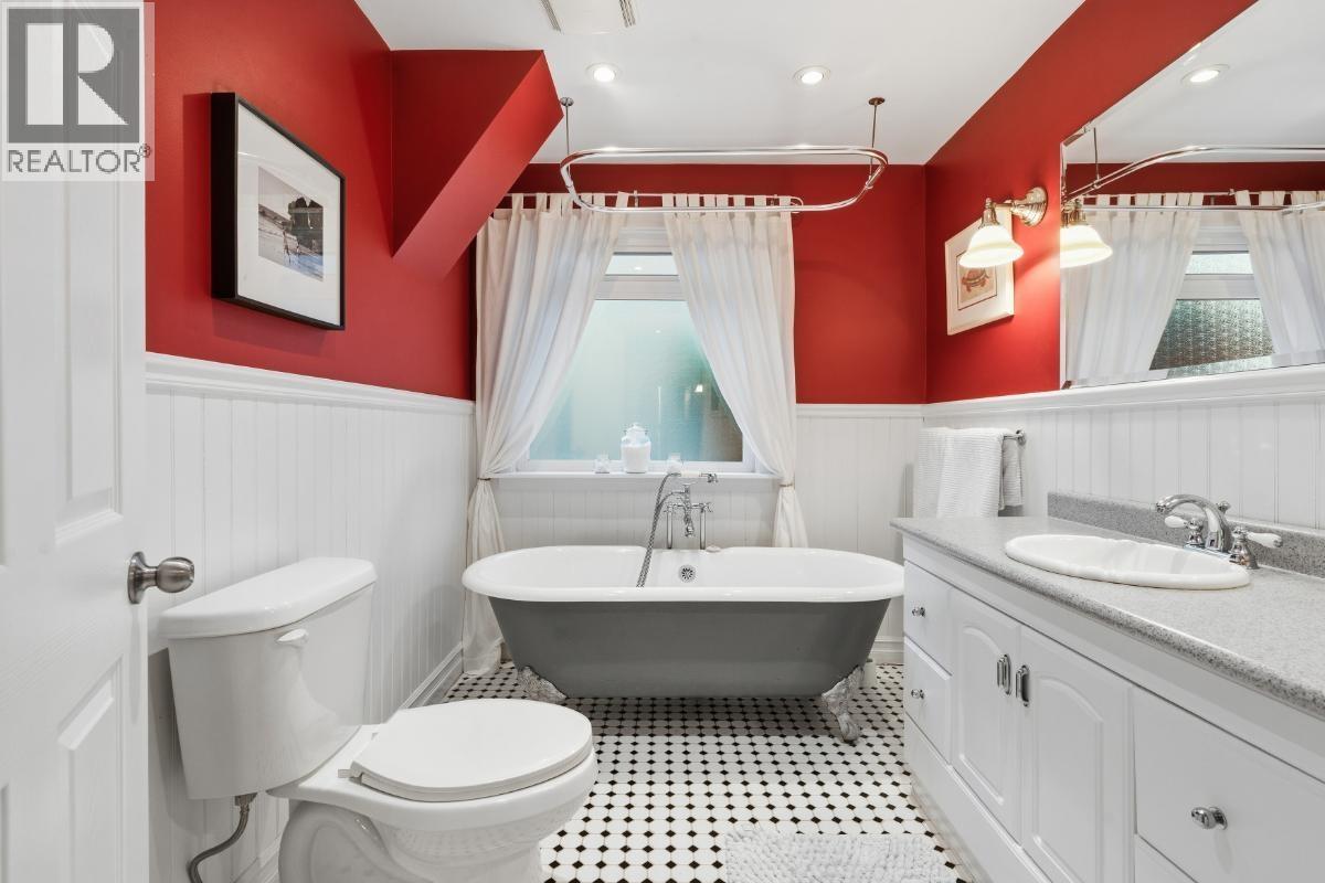 272 Osborne Road E Road, North Vancouver, British Columbia  V7N 1M1 - Photo 10 - R3111678