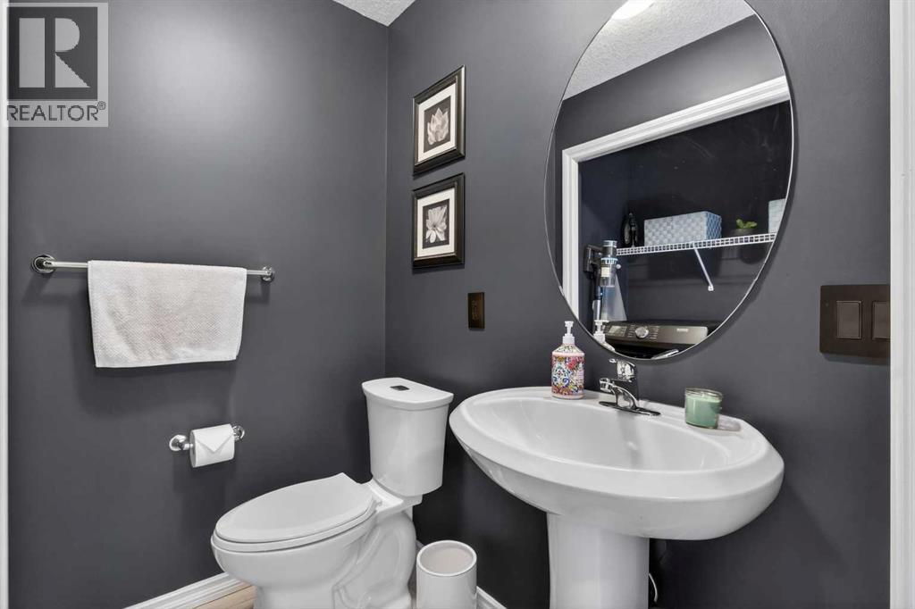 216 Royal Crest View Nw, Calgary, Alberta  T3G 5W4 - Photo 15 - A2301515