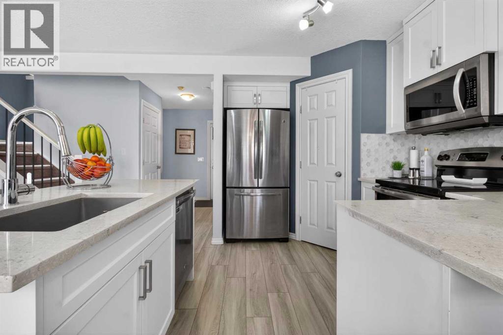 216 Royal Crest View Nw, Calgary, Alberta  T3G 5W4 - Photo 11 - A2301515