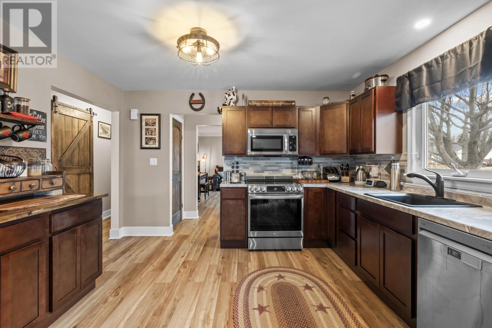 98 Oak Drive, Charlottetown, Prince Edward Island  C1A 7Z1 - Photo 4 - 202607018