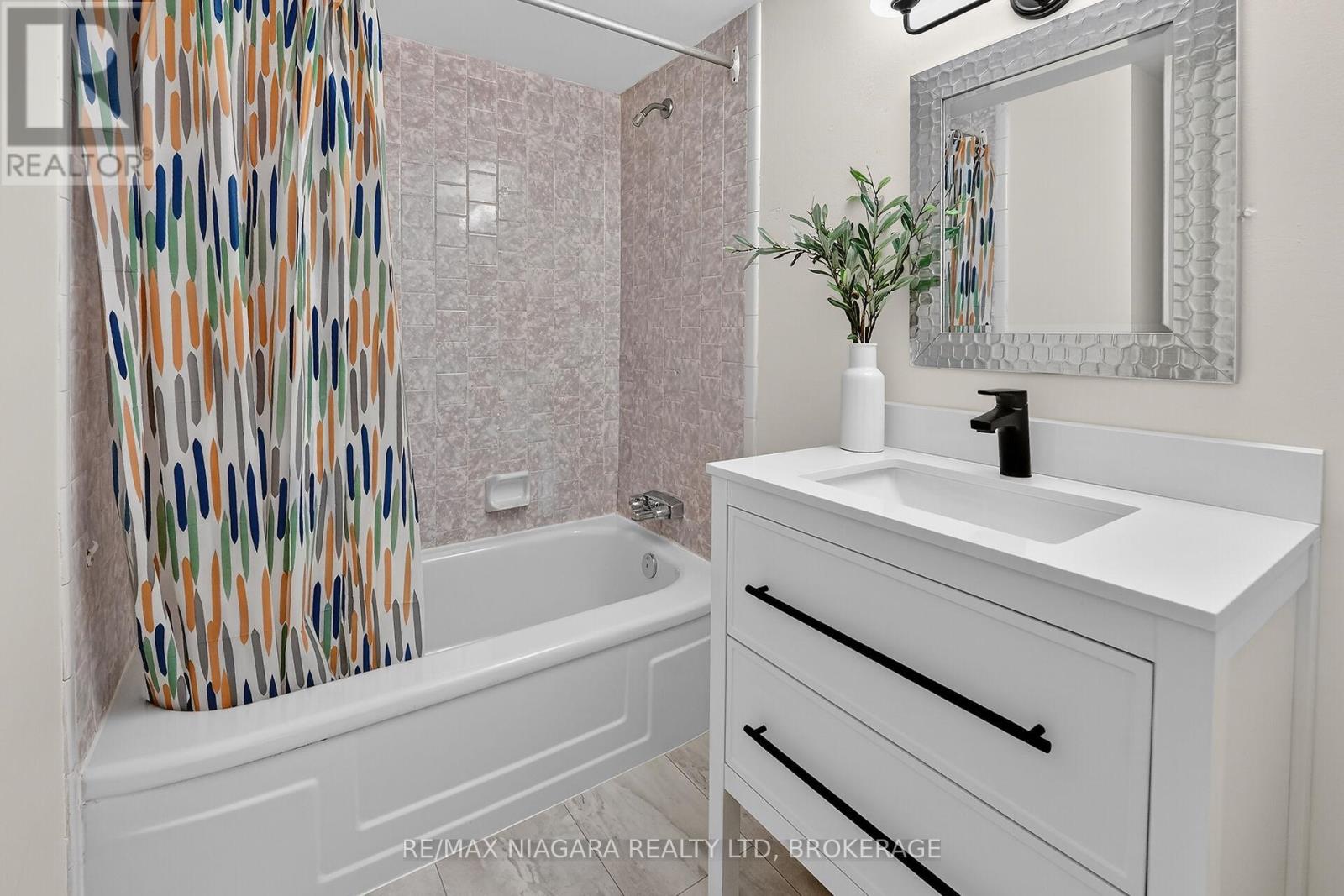 1003 - 365 Geneva Street, St. Catharines, Ontario  L2N 5S7 - Photo 13 - X12716520