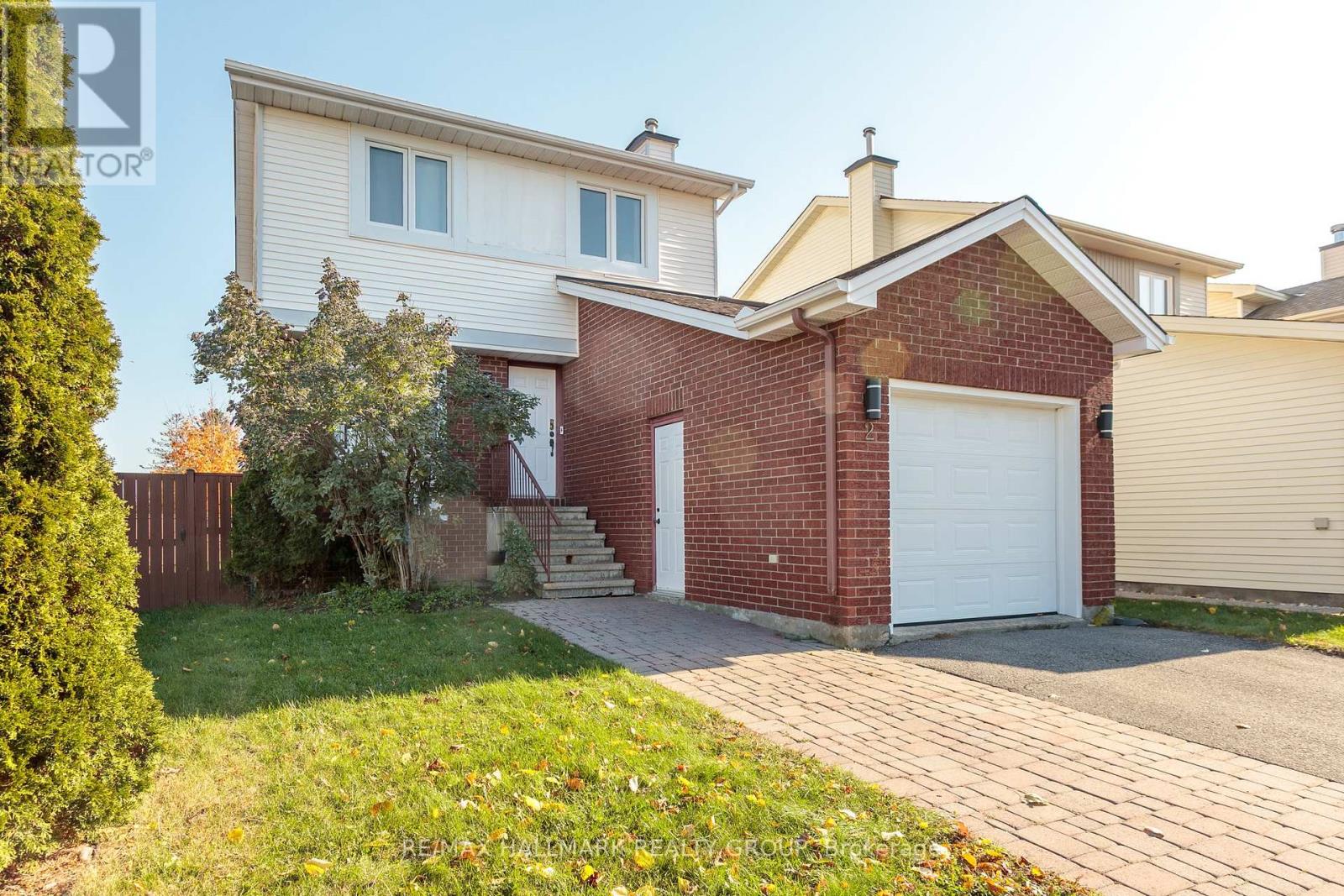 2 Newport Crescent, Ottawa, Ontario  K1T 3L8 - Photo 2 - X13003254