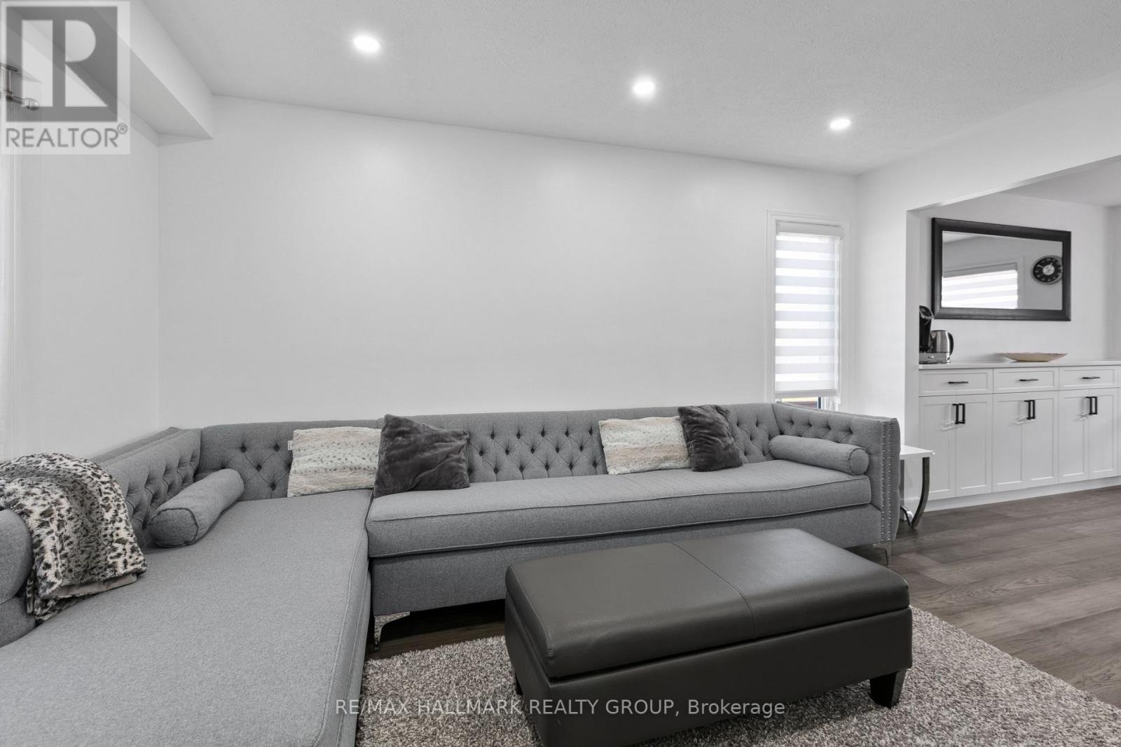 2 Newport Crescent, Ottawa, Ontario  K1T 3L8 - Photo 3 - X13003254