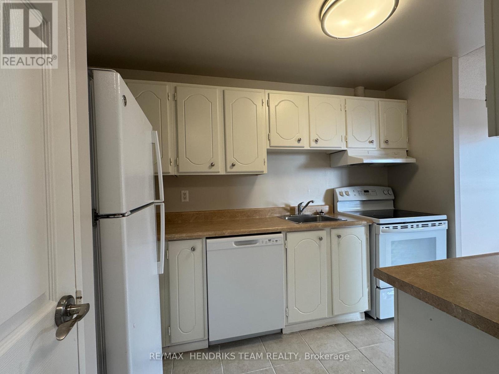 803 - 610 Lake Street, St. Catharines, Ontario  L2N 5T1 - Photo 2 - X13002978