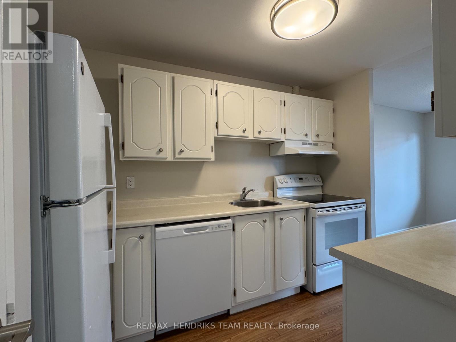 705 - 610 Lake Street, St. Catharines, Ontario  L2N 5T1 - Photo 2 - X13002982