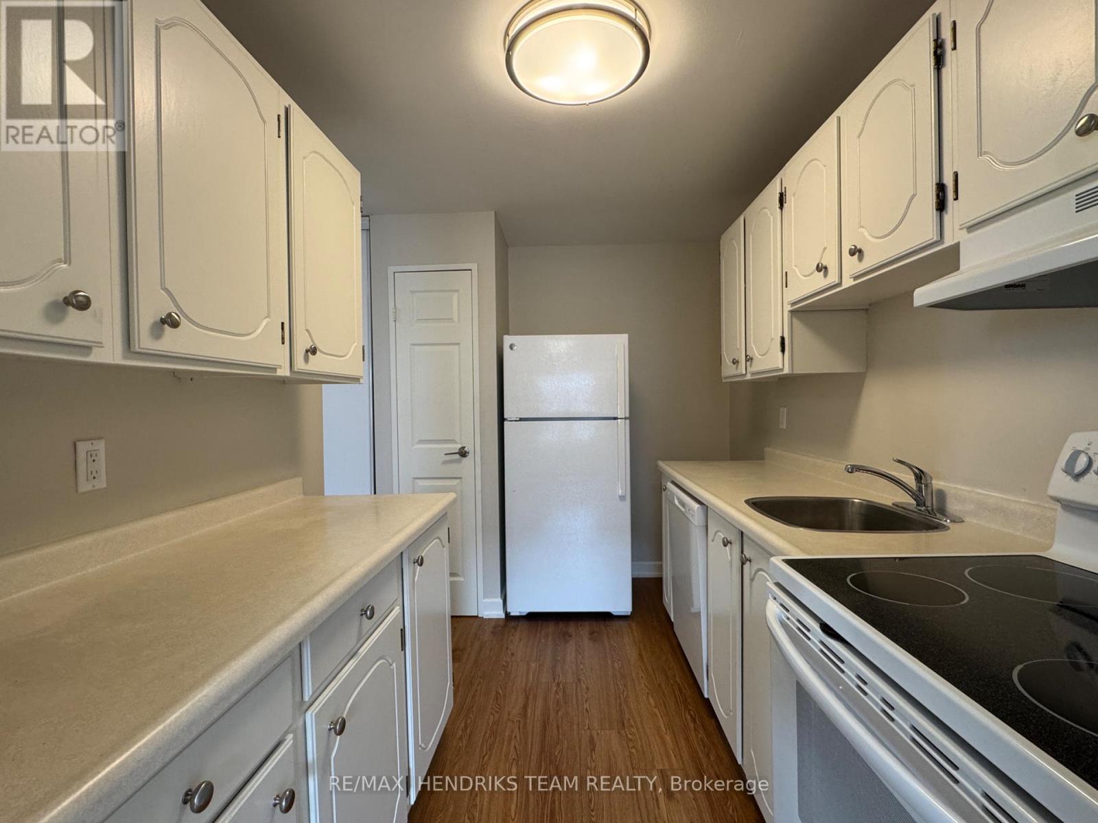 705 - 610 Lake Street, St. Catharines, Ontario  L2N 5T1 - Photo 3 - X13002982