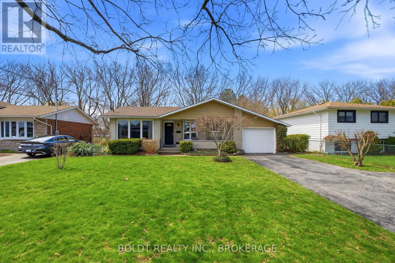 95 Prince Charles Drive, St. Catharines, Ontario  L2N 3Y8 - Photo 1 - X13003162