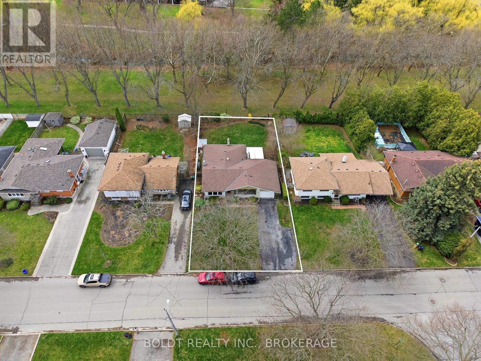 95 Prince Charles Drive, St. Catharines, Ontario  L2N 3Y8 - Photo 2 - X13003162