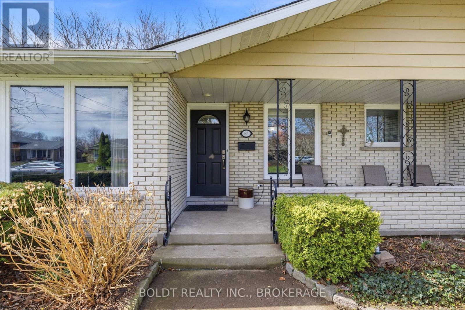 95 Prince Charles Drive, St. Catharines, Ontario  L2N 3Y8 - Photo 9 - X13003162