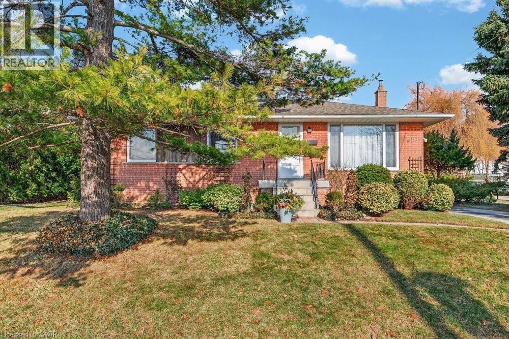 387 Walton Street, Oakville, Ontario  L6K 1R7 - Photo 3 - 40820813