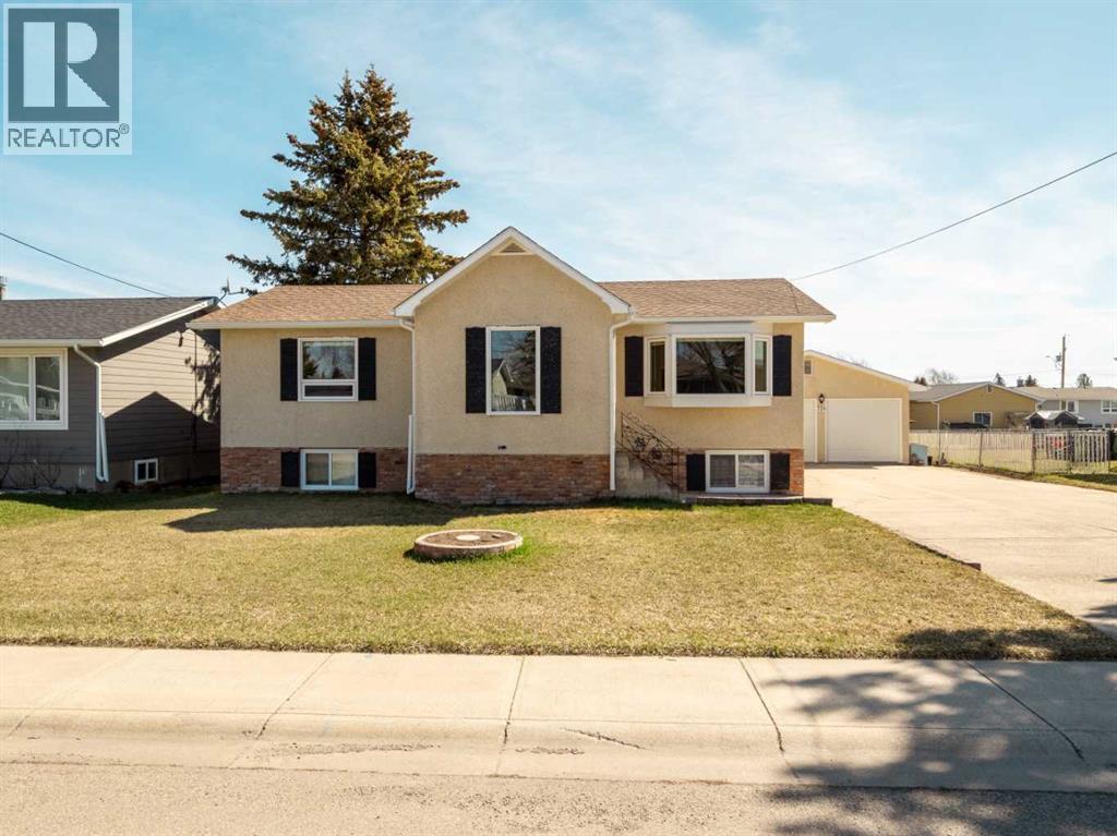 324 7 Street W, Cardston, Alberta