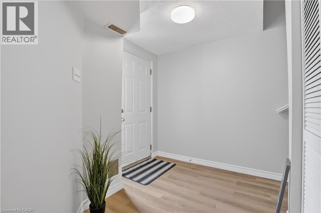 60 Elmsdale Drive Unit# 66, Kitchener, Ontario  N2E 2G4 - Photo 2 - 40820376