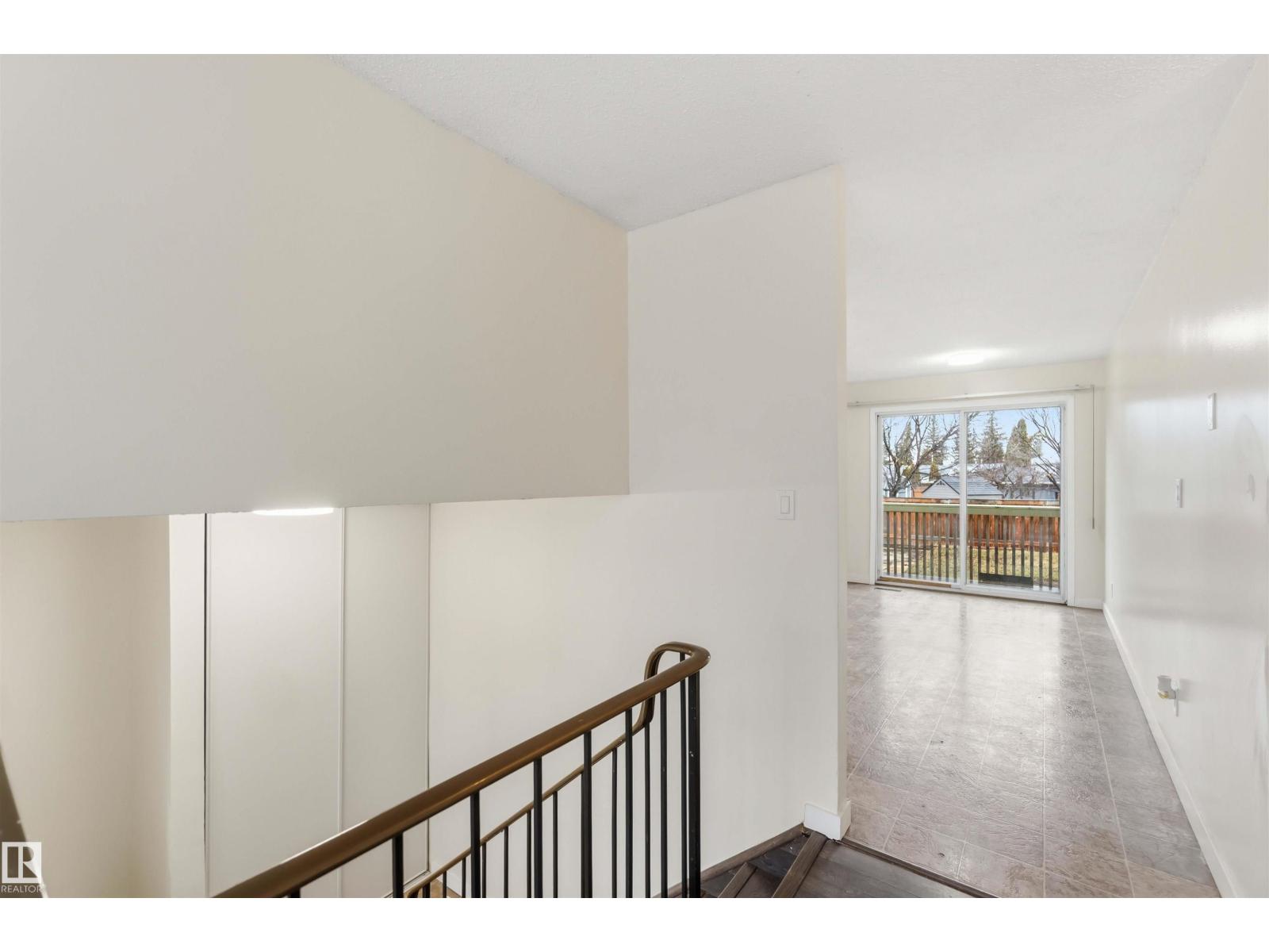 4636 37a Av Nw, Edmonton, Alberta  T6L 3T5 - Photo 9 - E4482404