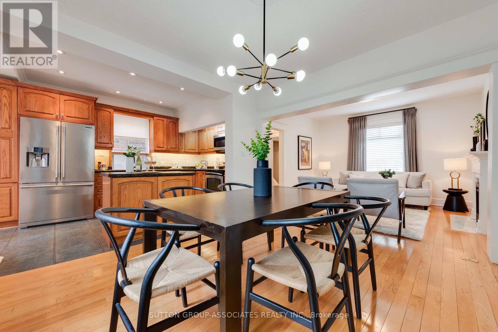 131 Pinewood Avenue, Toronto, Ontario  M6C 2V4 - Photo 12 - C13003030