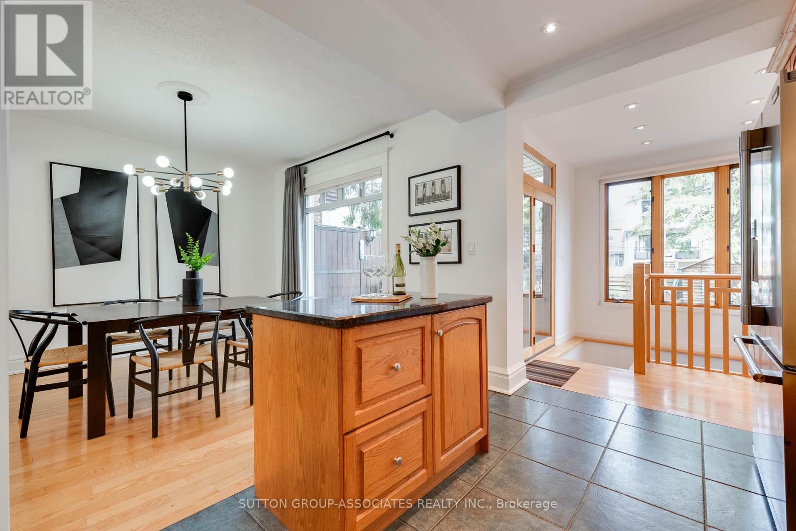 131 Pinewood Avenue, Toronto, Ontario  M6C 2V4 - Photo 15 - C13003030