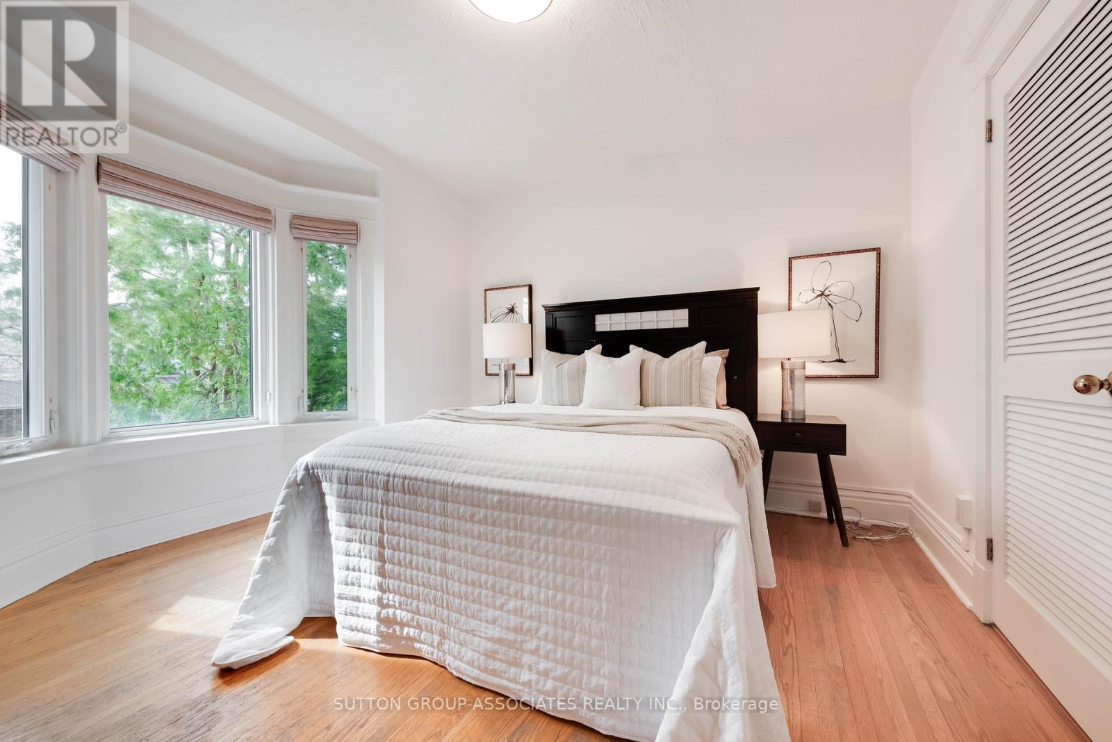 131 Pinewood Avenue, Toronto, Ontario  M6C 2V4 - Photo 18 - C13003030