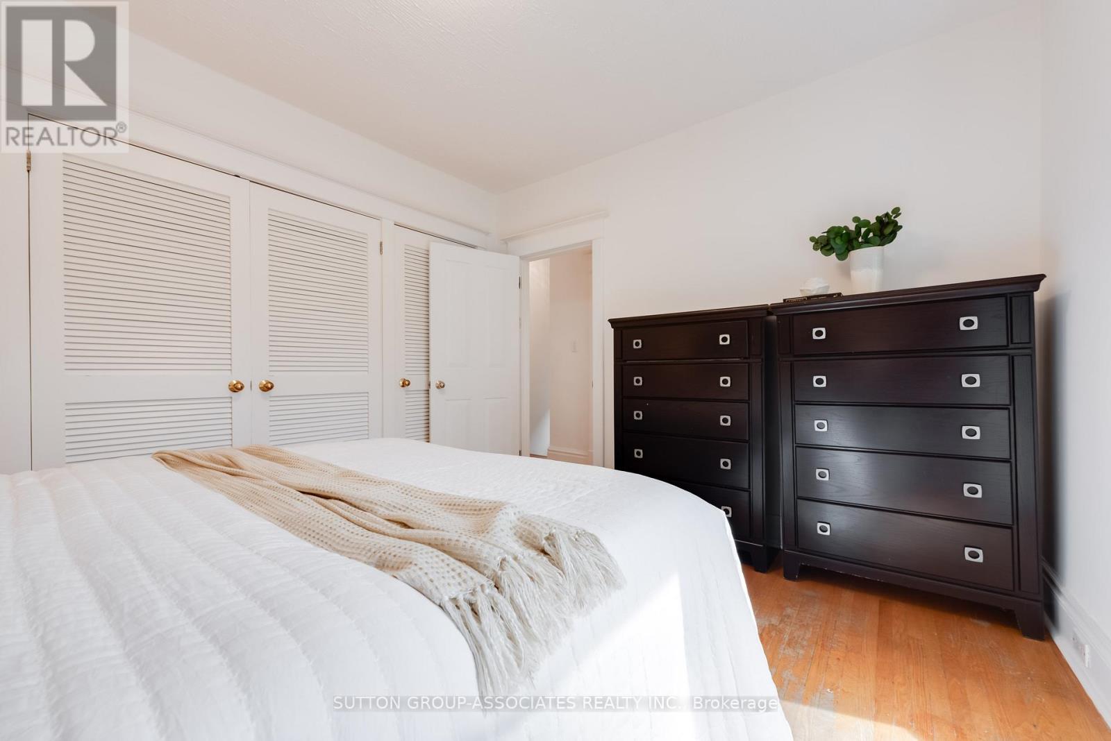 131 Pinewood Avenue, Toronto, Ontario  M6C 2V4 - Photo 20 - C13003030