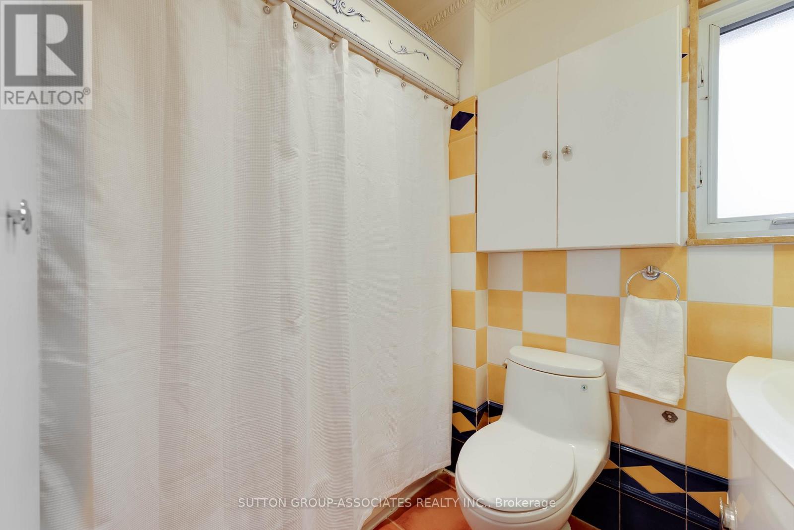 131 Pinewood Avenue, Toronto, Ontario  M6C 2V4 - Photo 21 - C13003030