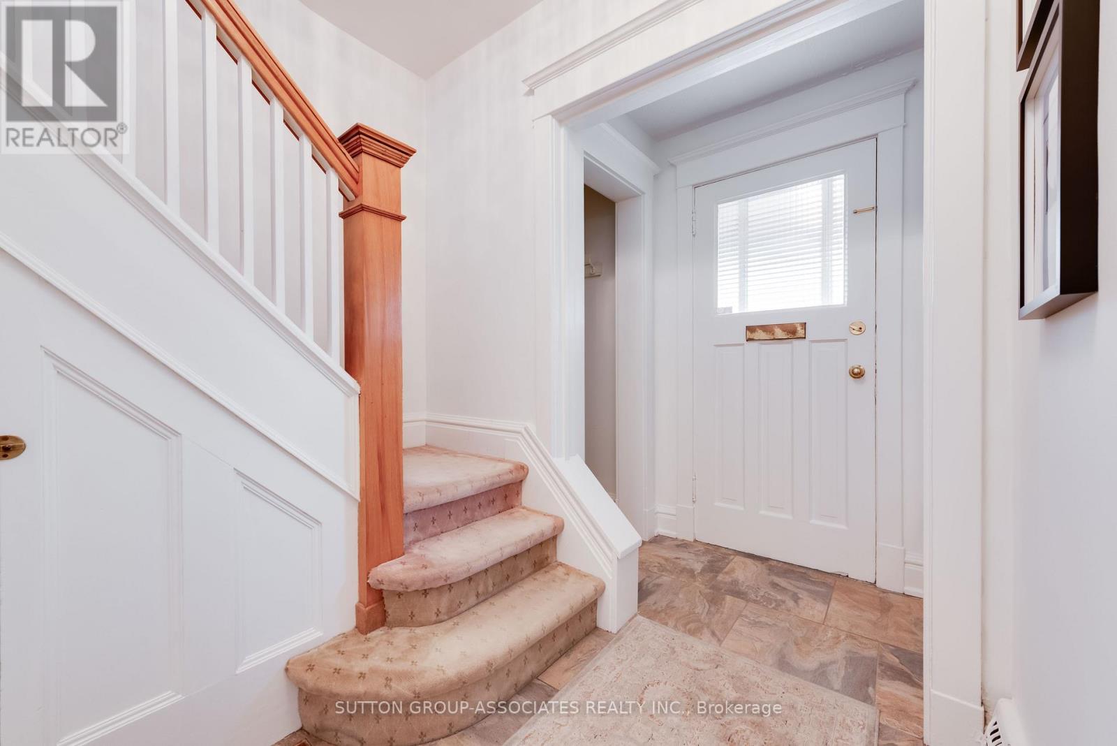 131 Pinewood Avenue, Toronto, Ontario  M6C 2V4 - Photo 3 - C13003030