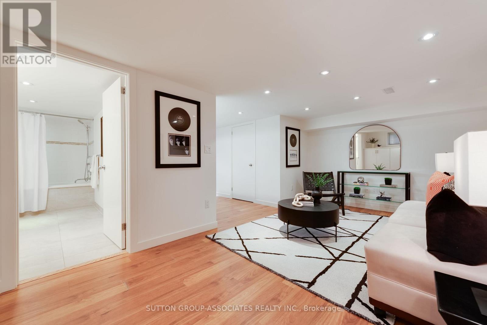 131 Pinewood Avenue, Toronto, Ontario  M6C 2V4 - Photo 32 - C13003030