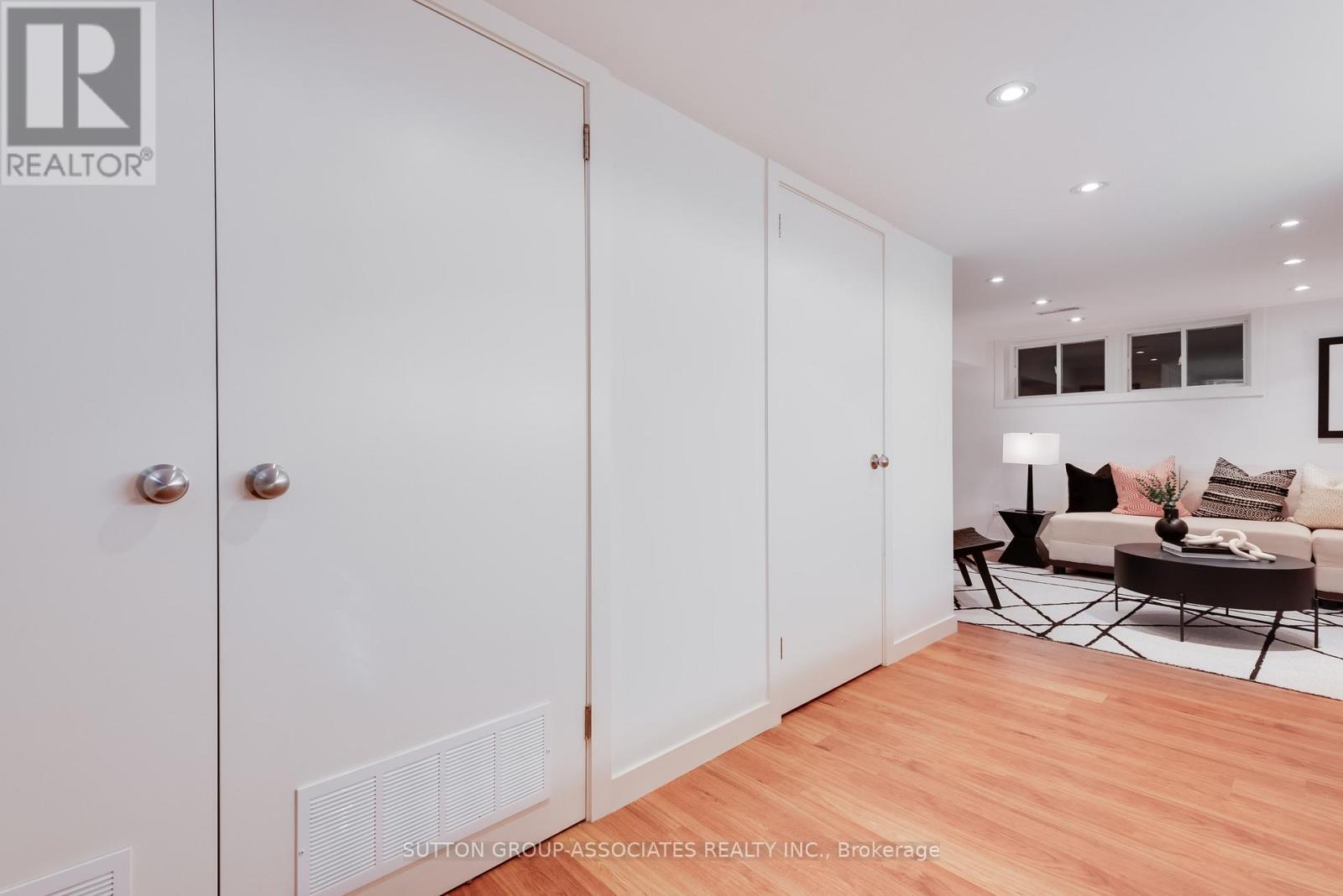 131 Pinewood Avenue, Toronto, Ontario  M6C 2V4 - Photo 37 - C13003030