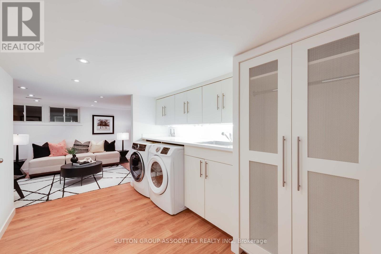 131 Pinewood Avenue, Toronto, Ontario  M6C 2V4 - Photo 38 - C13003030