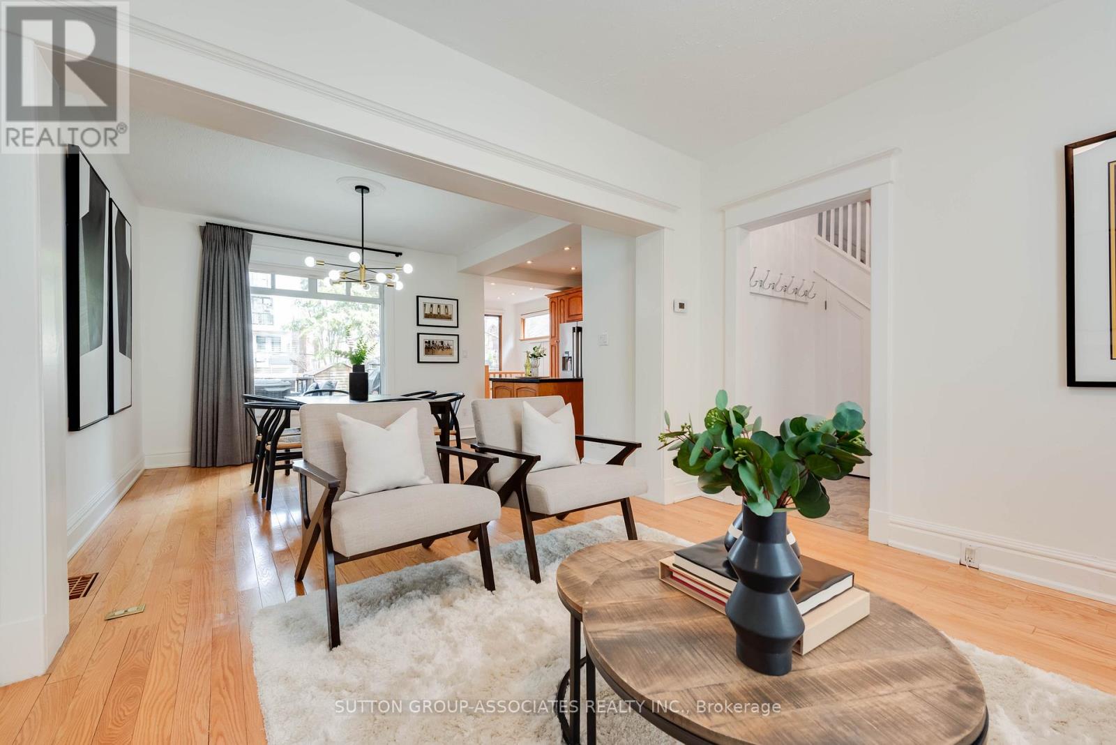 131 Pinewood Avenue, Toronto, Ontario  M6C 2V4 - Photo 4 - C13003030