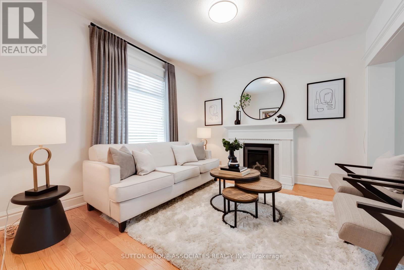 131 Pinewood Avenue, Toronto, Ontario  M6C 2V4 - Photo 5 - C13003030