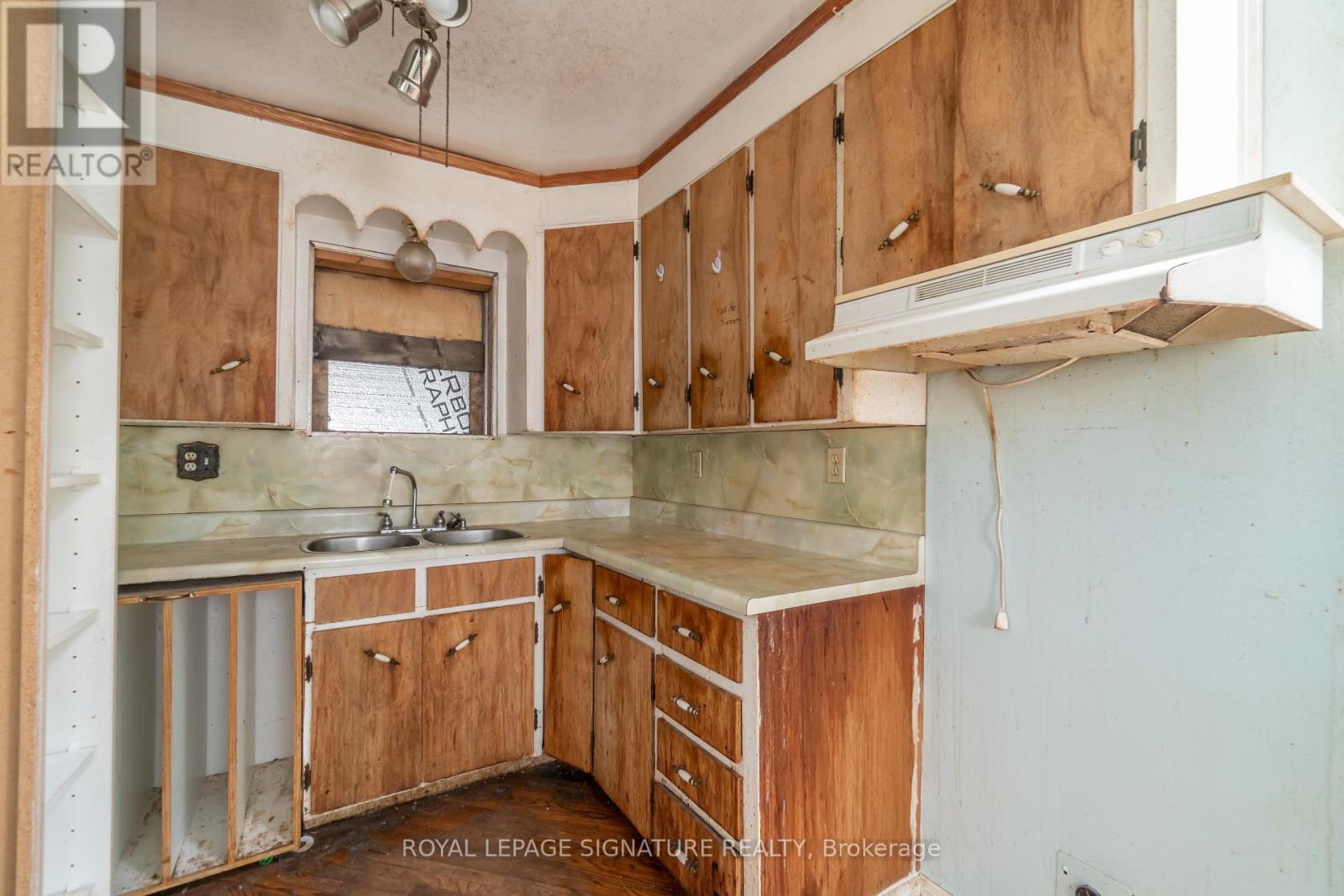 13 Kenworthy Avenue, Toronto, Ontario  M1L 3B1 - Photo 14 - E13003150