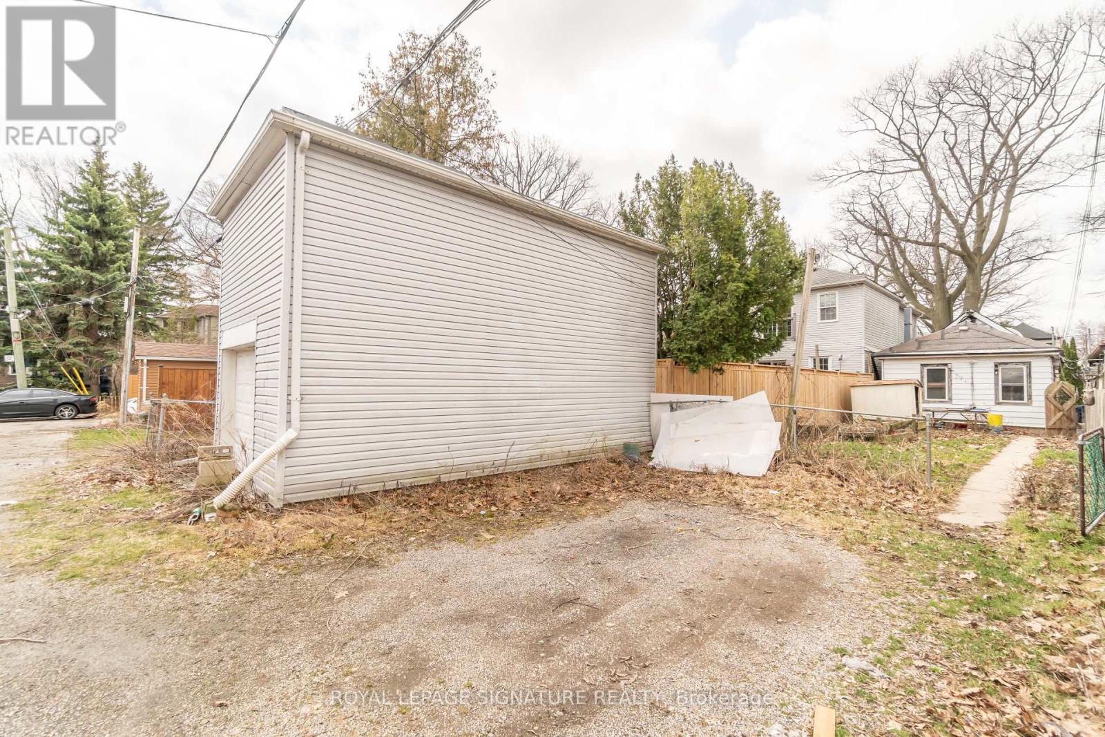 13 Kenworthy Avenue, Toronto, Ontario  M1L 3B1 - Photo 5 - E13003150