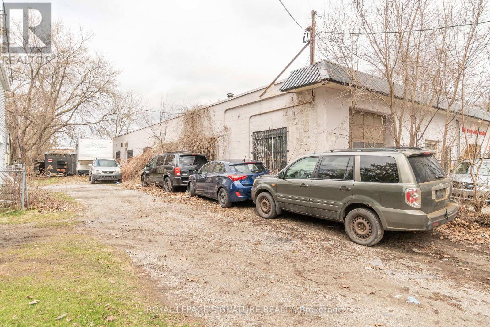 13 Kenworthy Avenue, Toronto, Ontario  M1L 3B1 - Photo 6 - E13003150