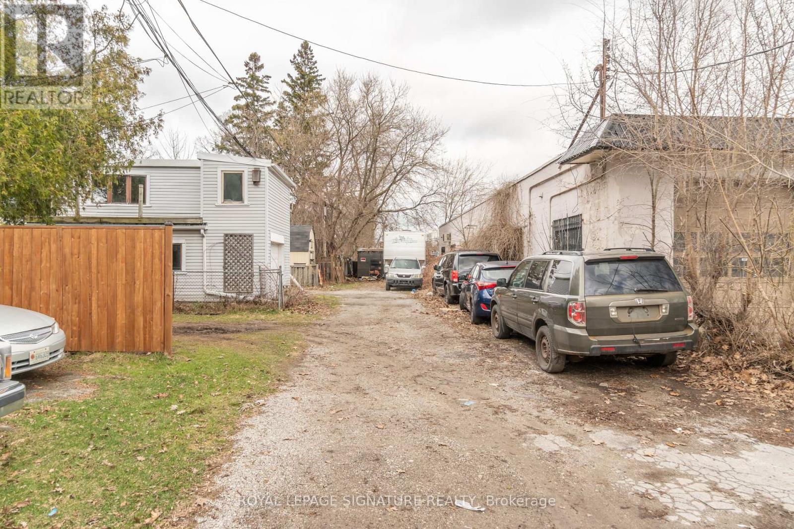 13 Kenworthy Avenue, Toronto, Ontario  M1L 3B1 - Photo 7 - E13003150