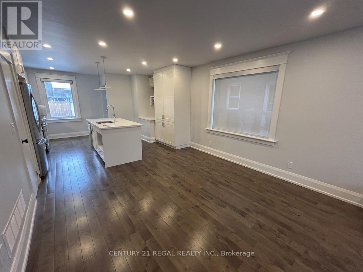 40 Glebeholme Boulevard, Toronto, Ontario  M4J 1S4 - Photo 3 - E13003204