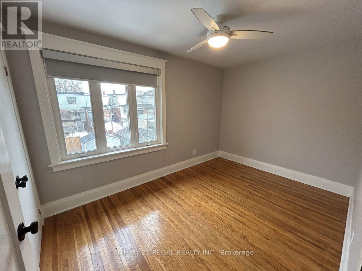 40 Glebeholme Boulevard, Toronto, Ontario  M4J 1S4 - Photo 7 - E13003204