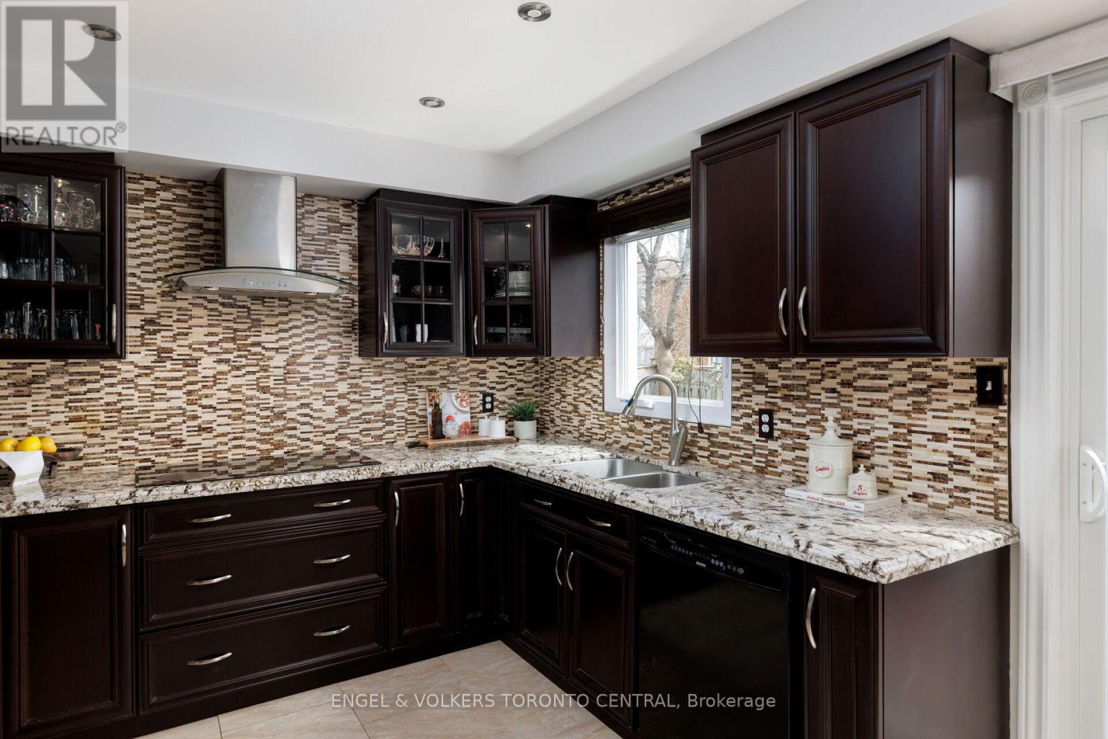 1539 Nipissing Court, Pickering, Ontario  L1V 6T8 - Photo 19 - E13003242