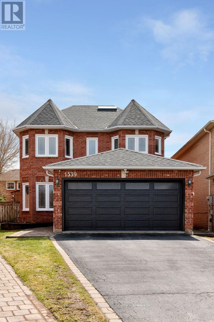 1539 Nipissing Court, Pickering, Ontario  L1V 6T8 - Photo 2 - E13003242