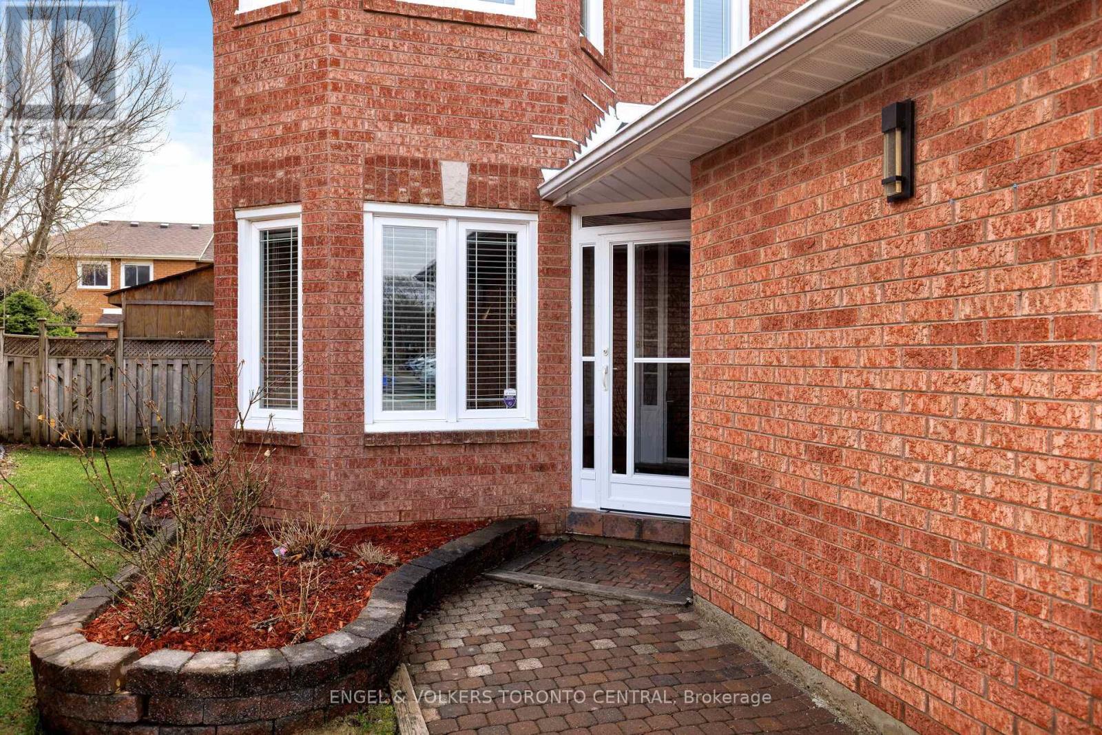 1539 Nipissing Court, Pickering, Ontario  L1V 6T8 - Photo 3 - E13003242