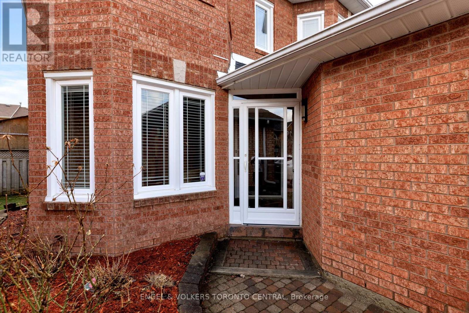 1539 Nipissing Court, Pickering, Ontario  L1V 6T8 - Photo 4 - E13003242